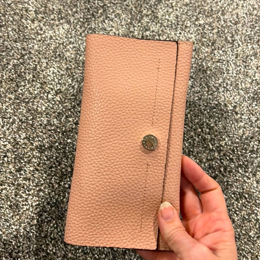 Steve Madden Crème & Silver Soft Leather Clutch Wallet NWOT